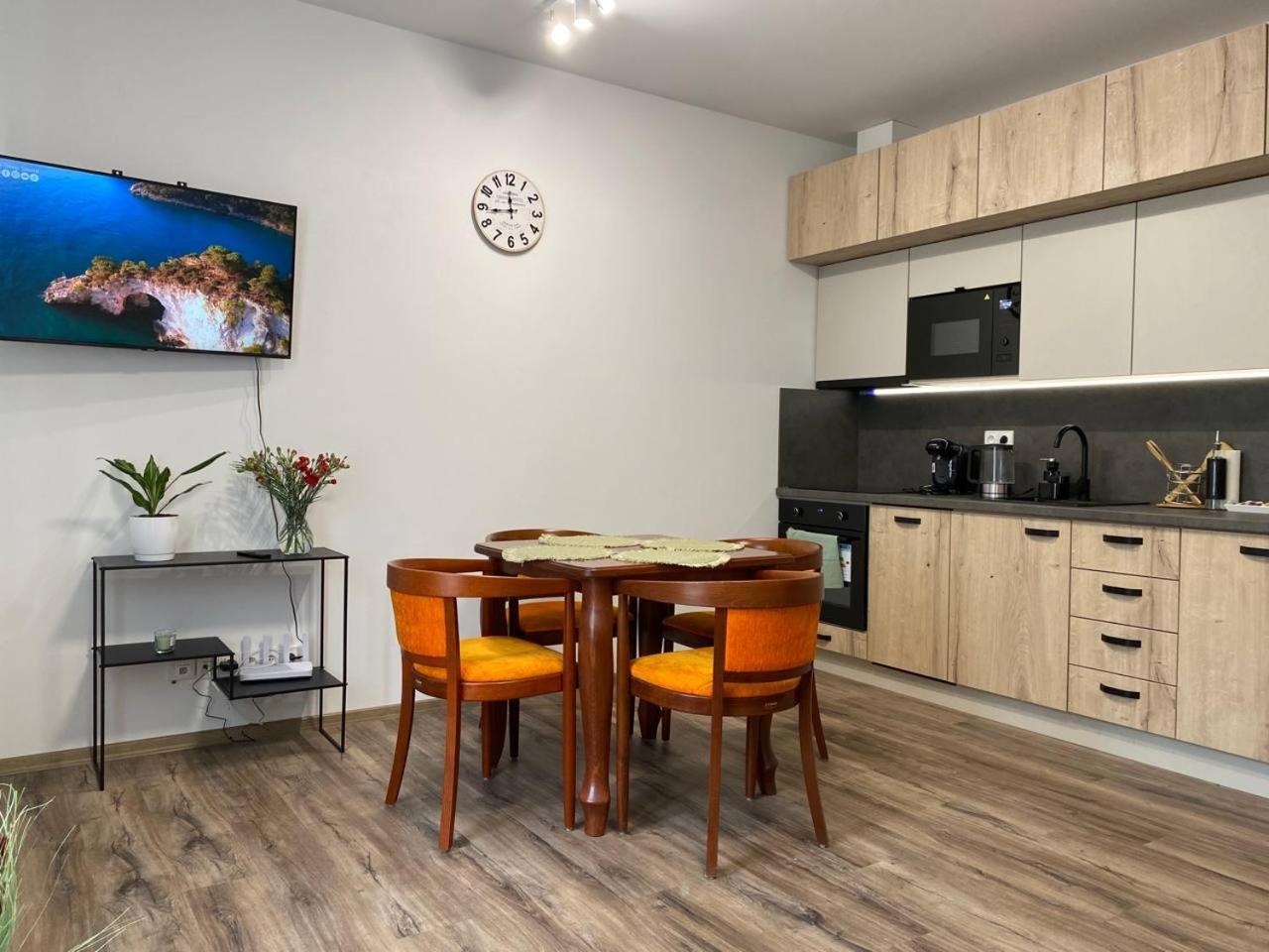Perla Hradce 101 Apartamento Hradec Králové Exterior foto