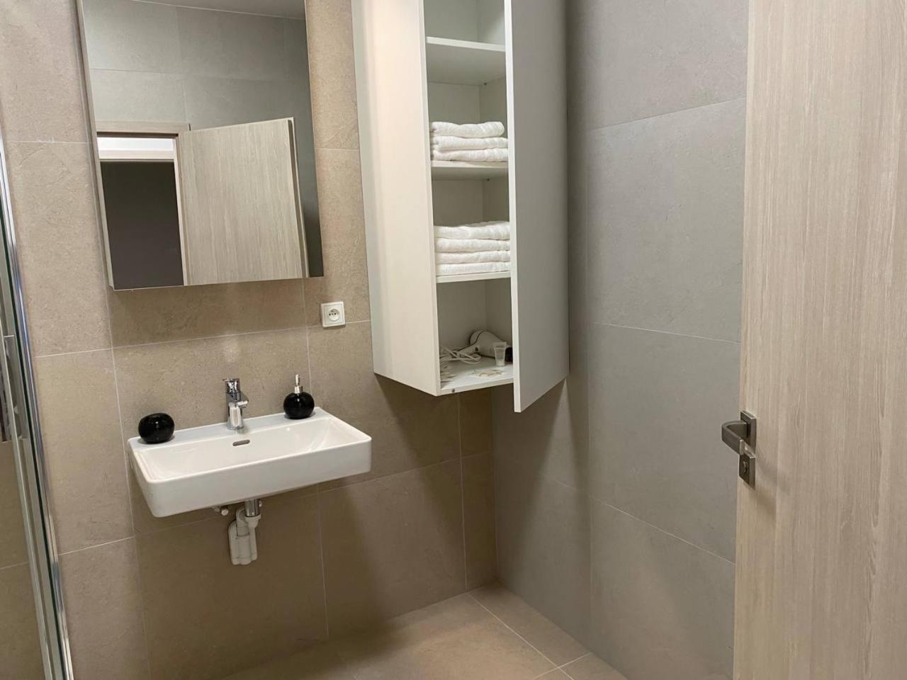 Perla Hradce 101 Apartamento Hradec Králové Exterior foto