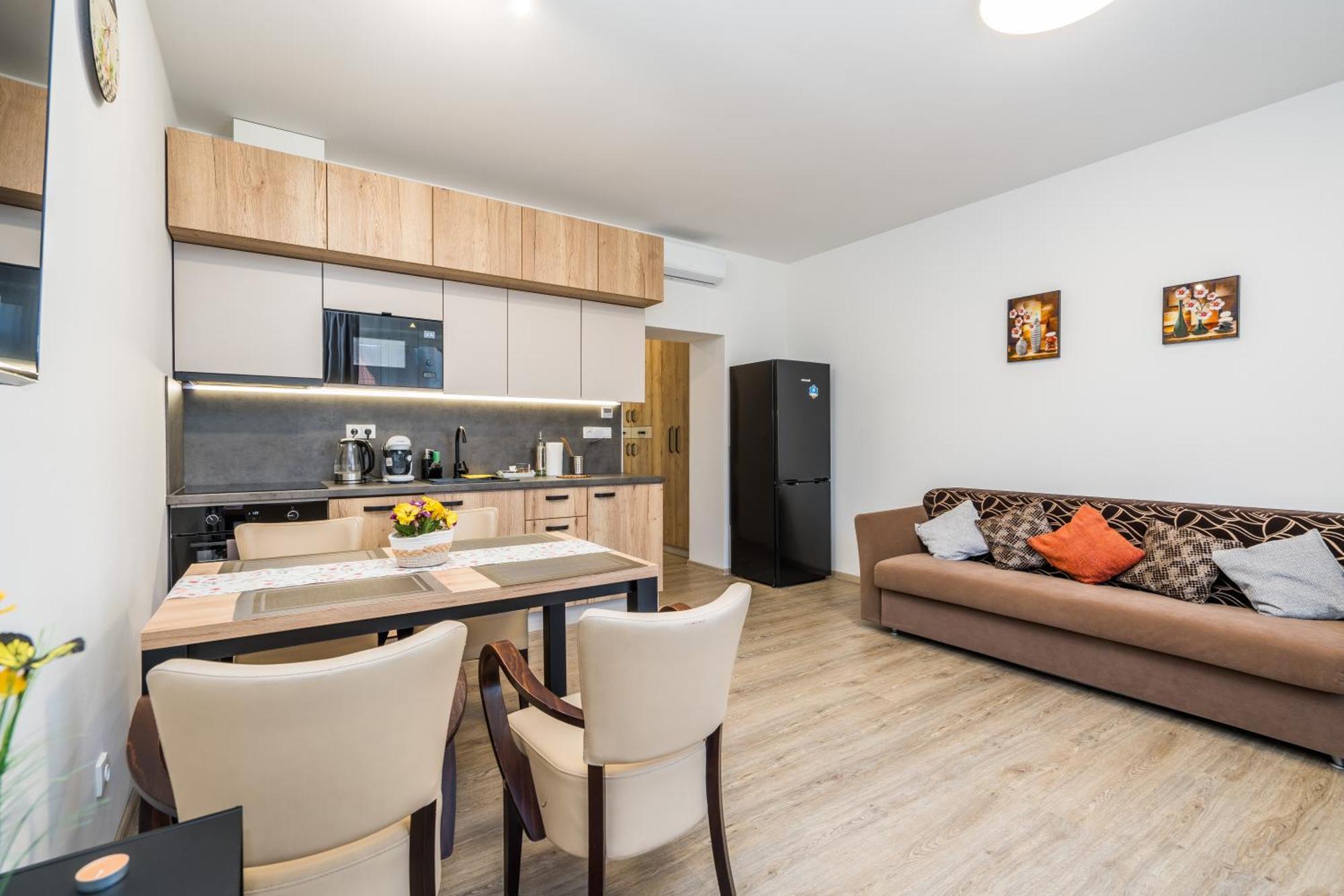 Perla Hradce 101 Apartamento Hradec Králové Exterior foto
