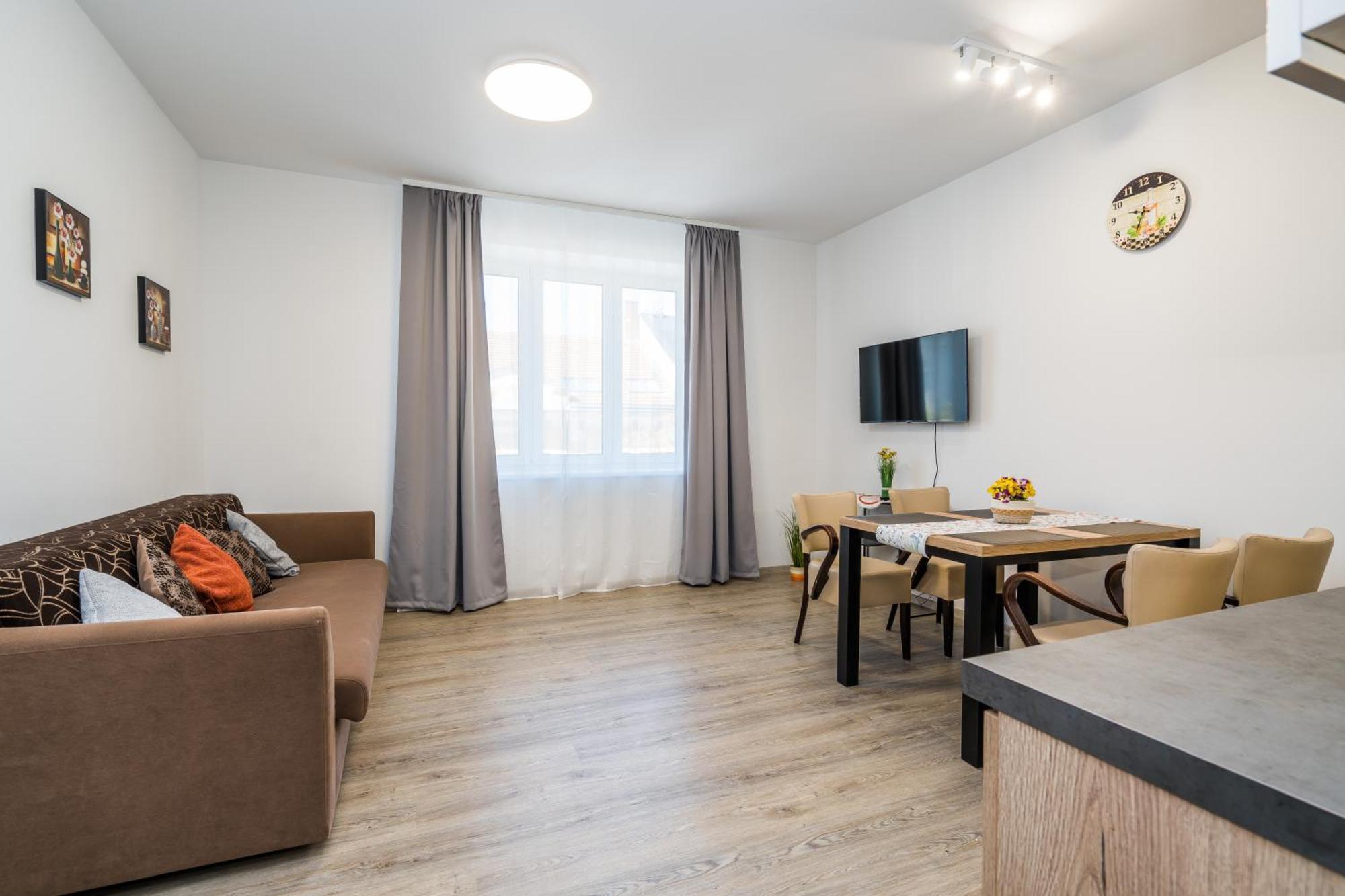 Perla Hradce 101 Apartamento Hradec Králové Exterior foto