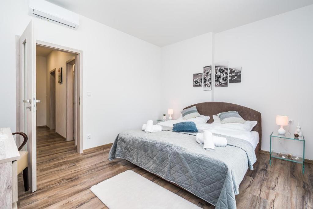 Perla Hradce 101 Apartamento Hradec Králové Exterior foto